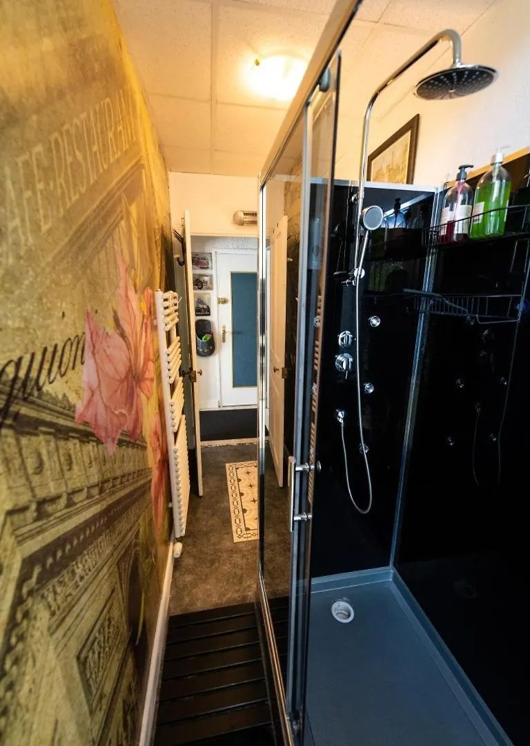 Chambre d hôtes Bounty cuisine privative et garage Olliergues France
