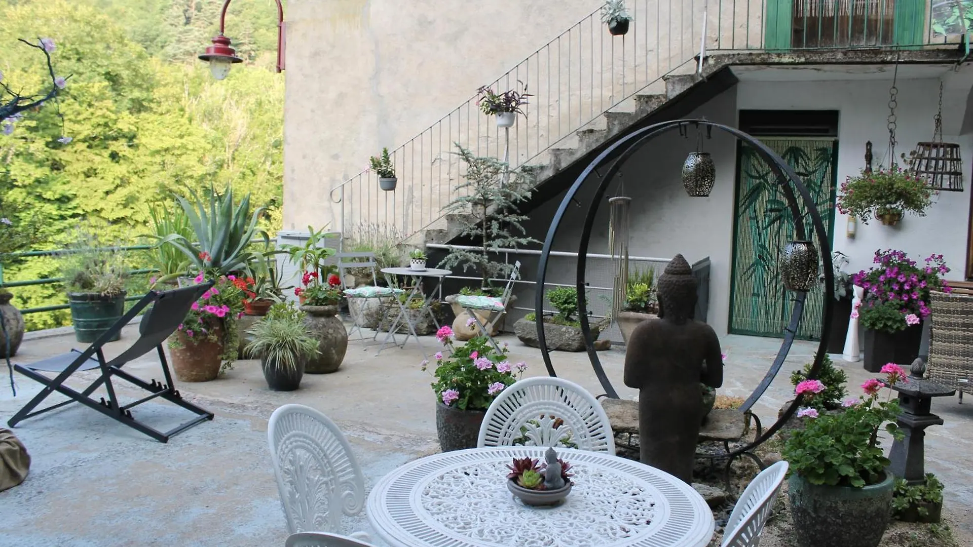 Chambre Bounty, B&B, Cuisine Privee, Lit Queen Size, Terrasse, Parking, Garage Olliergues Bed and breakfast